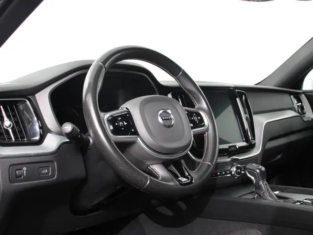 Volvo XC60 2.0 T5 R-Design Automaat 2019 Benzine 2
