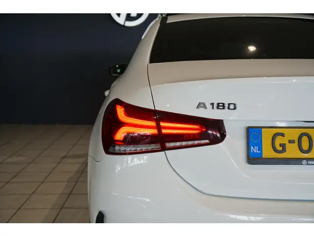 Mercedes-Benz A-Klasse 180 AMG Line 2020 Benzine 22