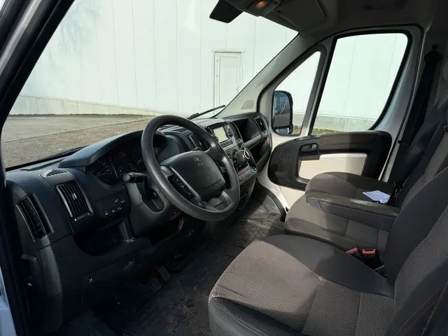 Peugeot Boxer 333 2.0 BlueHDI L2H2 Pro 2018 Diesel 9
