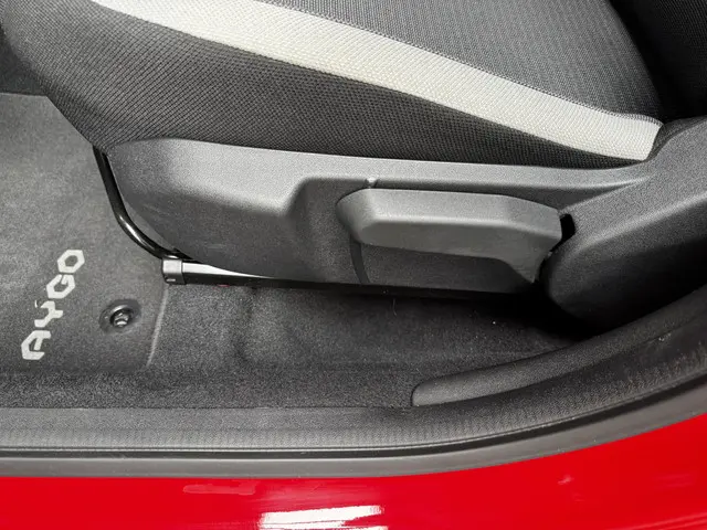Toyota Aygo 1.0 VVT-i x-play automaat 2021 Benzine 12