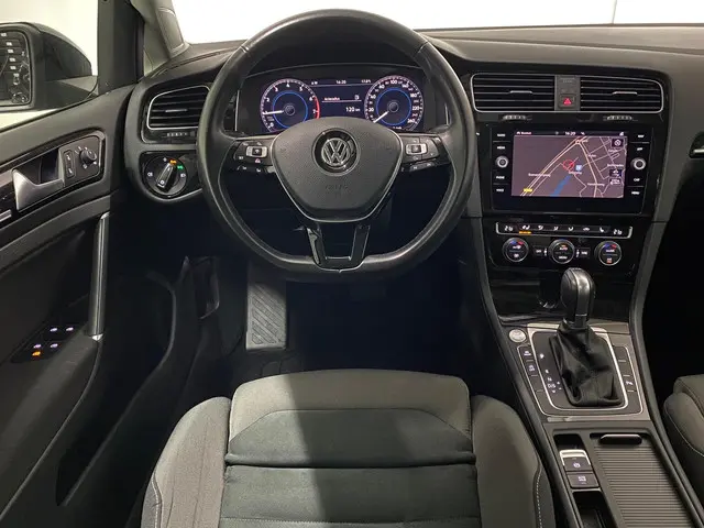 Volkswagen Golf 1.5 TSI Highline Business R 2017 Benzine 2