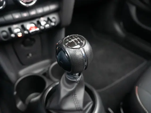 MINI 5-Deurs One 2019 Benzine 12