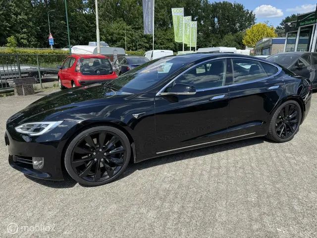 Tesla Model S 2
