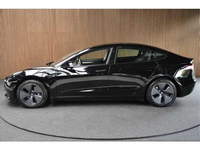 Tesla Model 3 Standard RWD Plus 60 kwh 2022 Elektrisch 8