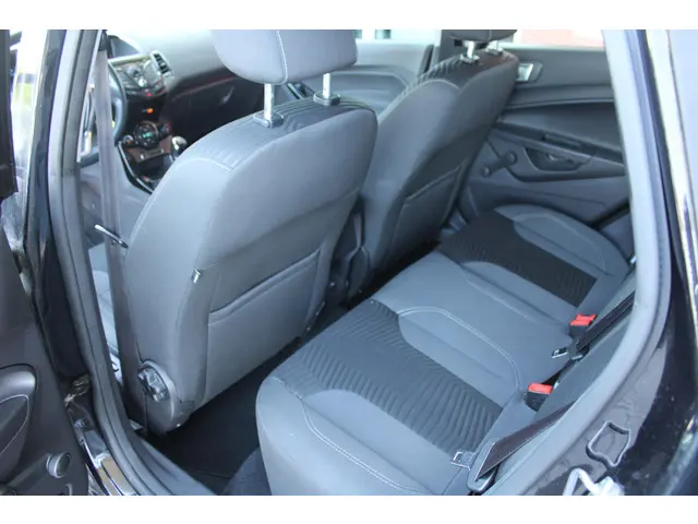 Ford Fiesta 1.0 EcoBoost 100 PK Titanium 2013 Benzine 13