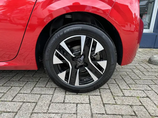 Peugeot 208 1.2 Turbo 100 PK Allure 2025 Benzine 16