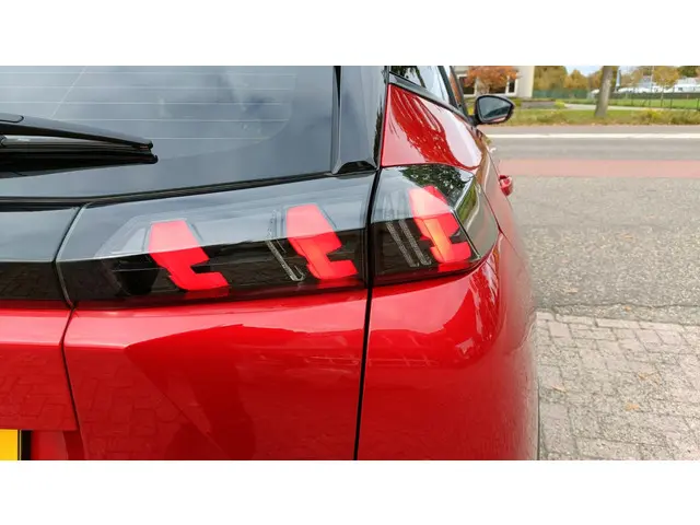 Peugeot 2008 1.2 PureTech Allure 2020 Benzine 17