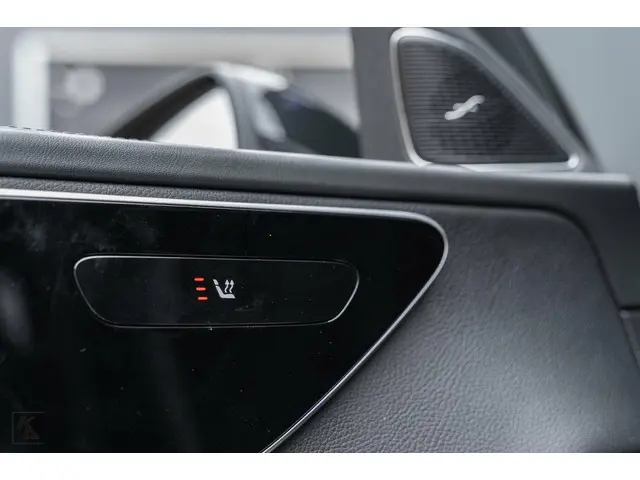 Mercedes-Benz C-Klasse 300 AMG Line 2021 Benzine 25
