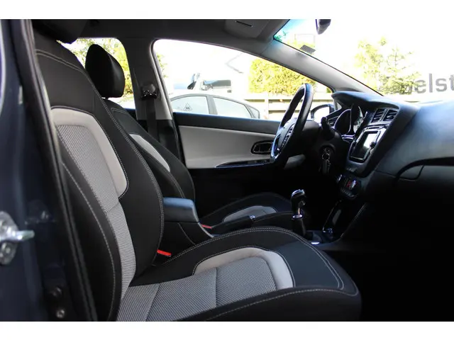 Kia cee'd Sportswagon 1.6 GDI Plus Pack 2012 Benzine 15