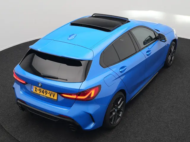 BMW 1 Serie M135i xDrive 306pk Dealer O.H 2021 Benzine 26