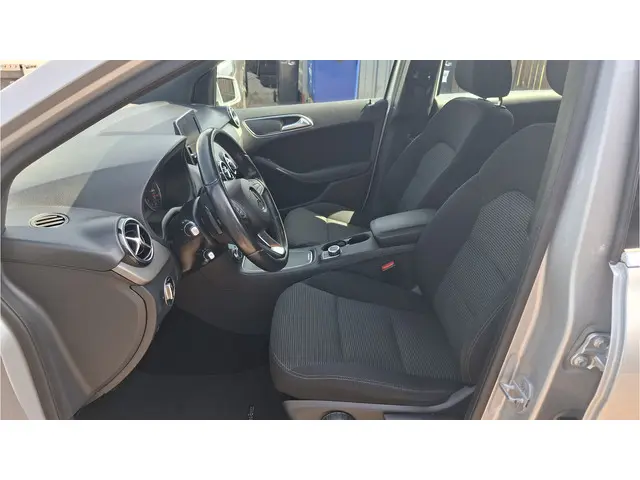 Mercedes-Benz B-Klasse 180 2015 Benzine 14
