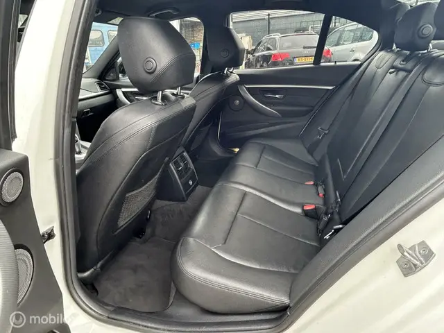 BMW 3 Serie 318i M Sport Edition 2018 Benzine 23