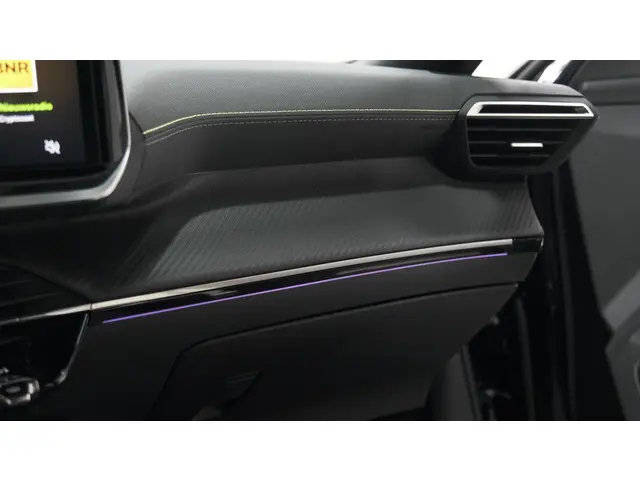 Peugeot 2008 PureTech 130 EAT8 GT 2024 Benzine 51