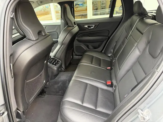 Volvo V60 2.0 B5 Inscription 2020 Hybride Benzine 13