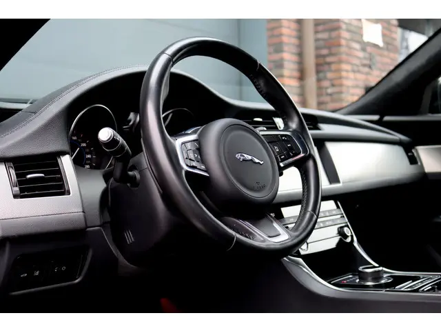 Jaguar XF 2.0t 250 PK Chequered Flag Aut8 | 2020 Benzine 4