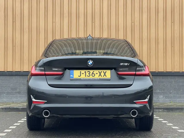 BMW 3 Serie 318i High Executive Edition 2021 Benzine 6