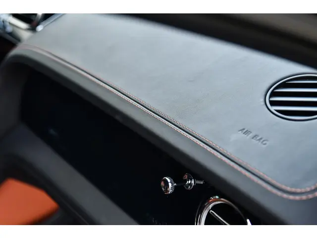 Bentley Bentayga 4.0 V8 First Edition 2021 Benzine 26