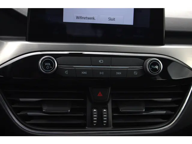 Ford Kuga 2.5 FHEV Titanium 2023 Hybride Benzine 35