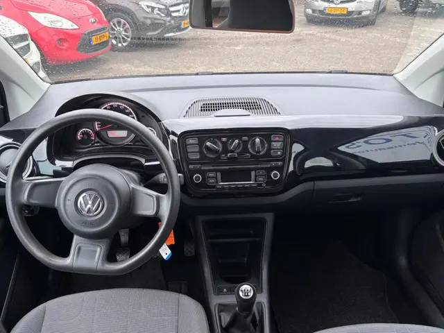 Volkswagen up! 3