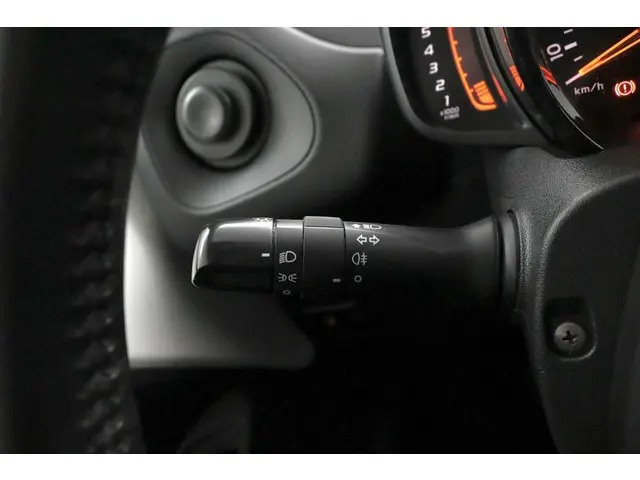 Citroën C1 1.0 VTi Feel wit 2019 Benzine 18