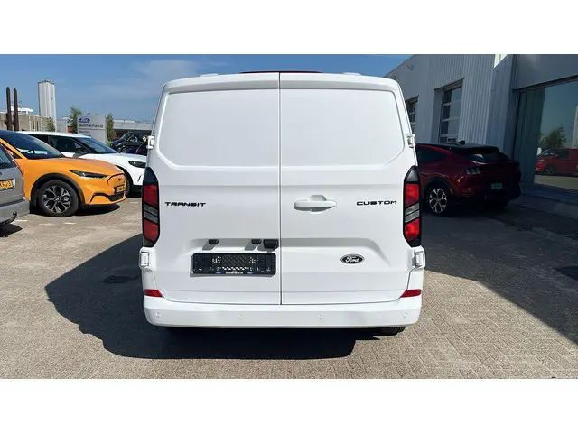 Ford Transit Custom 320 2.0 TDCI L1H1 Limited 2024 Diesel 7