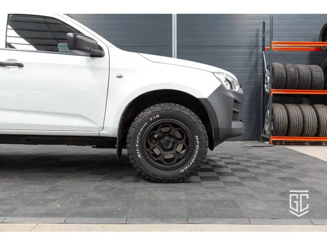 Isuzu D-Max 1.9 Double Cab lang 2024 Diesel 8