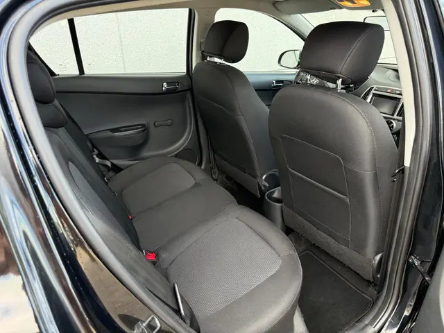 Hyundai i20 1.2i i-86PK Airco|Navigatie|Led!!! 2014 Benzine 15