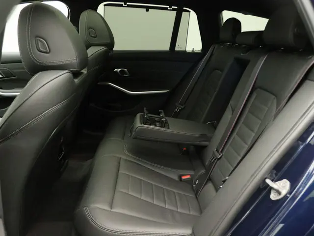 BMW 3 Serie Touring 320e 2024 Hybride Benzine 22