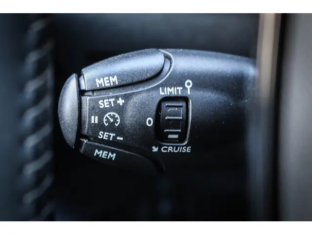 Peugeot 208 1.2 PureTech Active 2020 Benzine 9