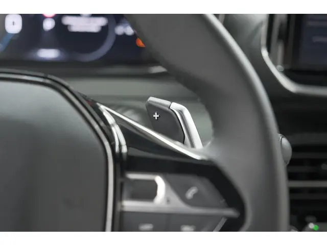 Peugeot 2008 PureTech 130 EAT8 Allure 2024 Benzine 35