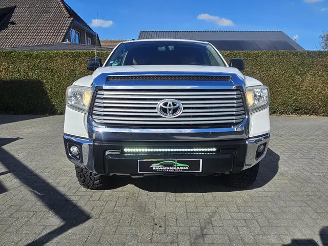 Toyota Tundra 5.7L V8 2015 Benzine 2