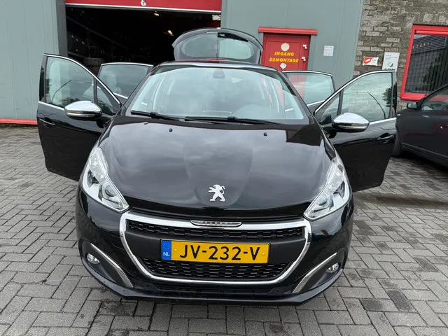 Peugeot 208 1.2 PureTech Blue Lease Premium 2016 Benzine 23