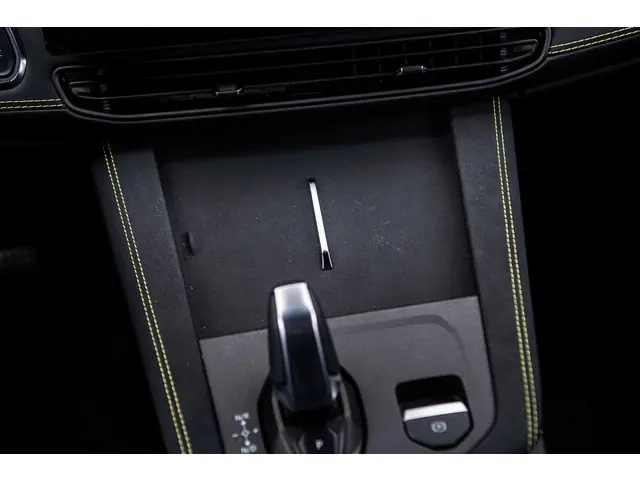 Lynk & Co 01 1.5 Plug-in Hybrid Core 2025 Hybride Benzine 13