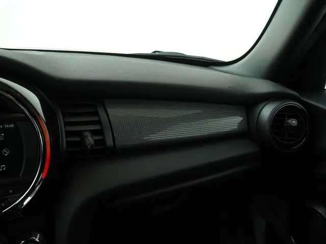 MINI 5-Deurs Cooper 2020 Benzine 22