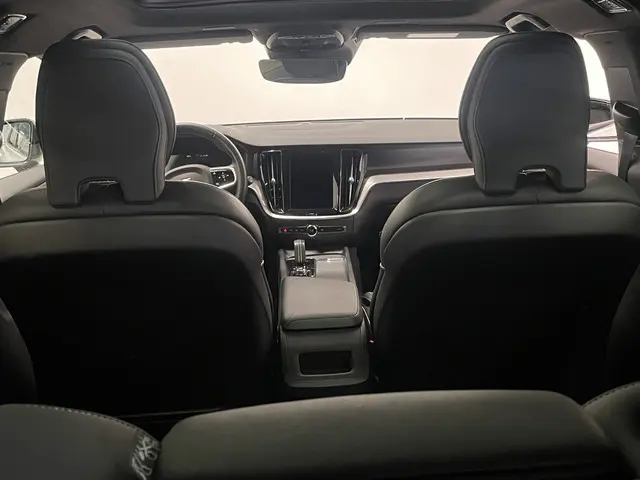 Volvo V60 2.0 B3 163pk AUT8 R-Design 2021 Benzine 15