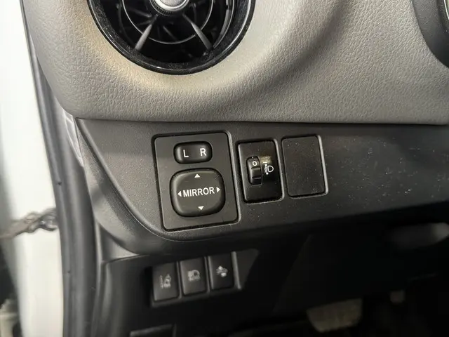 Toyota Yaris 1.5 Hybrid Aspiration 2017 Hybride Benzine 11