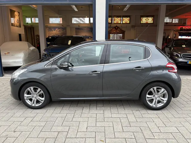 Peugeot 208 1.2 VTi Allure 2014 Benzine 2