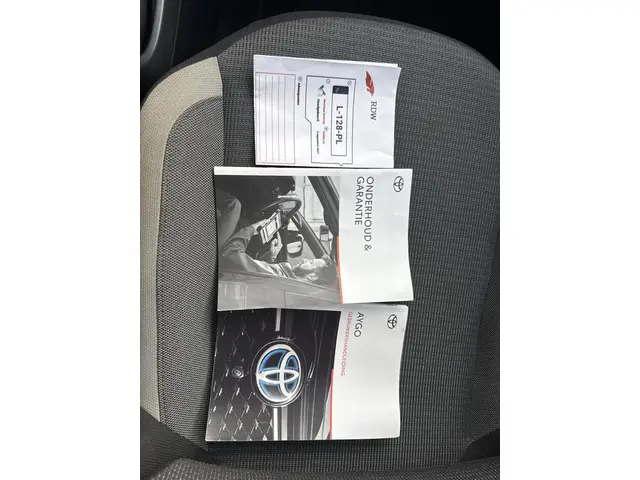 Toyota Aygo 1.0 VVT-i x-play 2021 Benzine 22