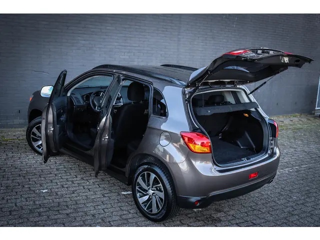 Mitsubishi ASX 1.6 Cleartec Invite+ 2015 Benzine 16