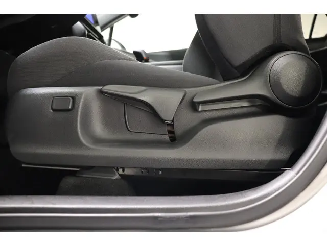 Toyota C-HR 1.8 Hybrid 140 Dynamic, 2024 Hybride Benzine 30