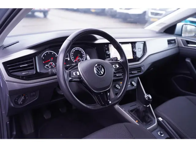 Volkswagen Polo 1.0 TSI Comfortline 2021 Benzine 24