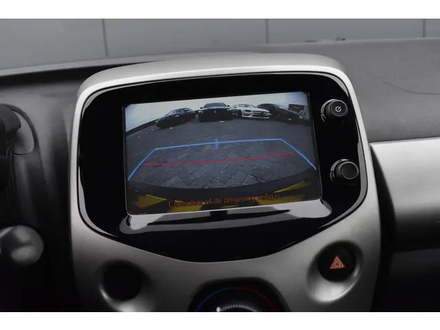 Toyota Aygo 1.0 VVT-i x-play 2016 Benzine 12