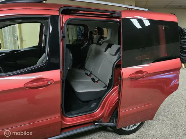Ford Tourneo Courier 1.0 Titanium A. Camera 2015 Benzine 8