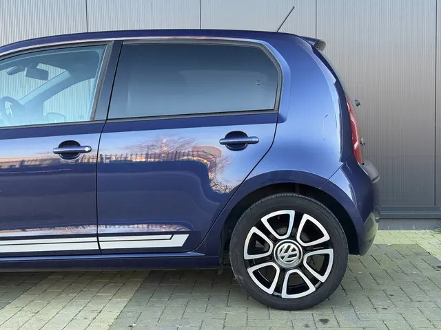 Volkswagen up! Club |5-deurs|NAVI|CRUISE|15” LM| 2015 Benzine 29