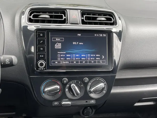 Mitsubishi Space Star 1.2 Connect+ 2024 Benzine 10