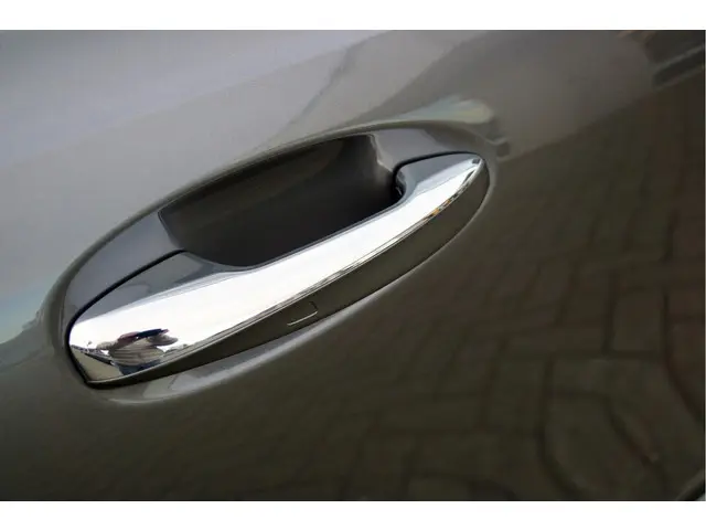 Mercedes-Benz EQB EQB 300 4MATIC 2022 Elektrisch 7