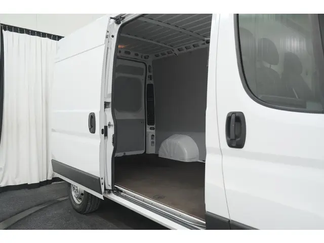 Citroën Jumper 2.2 BlueHDi 120 L2H2 3.0t 2023 Diesel 31