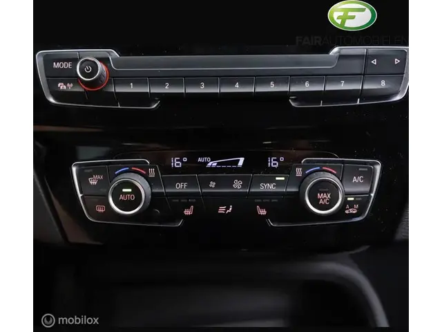 BMW X1 sDrive18i Executive 2018 Benzine 25