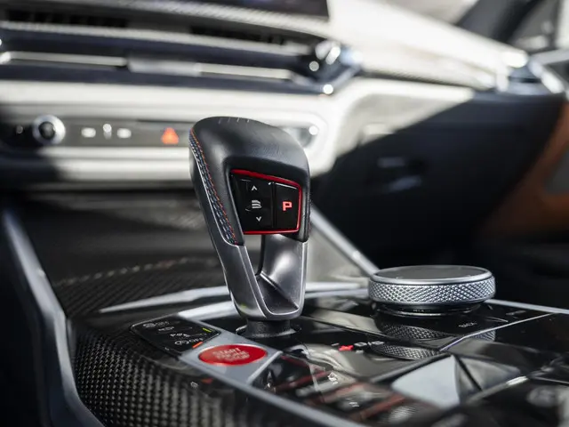 BMW M4 xDrive Competition Coupé 2025 Benzine 12