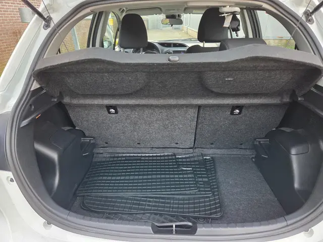 Toyota Yaris 1.5 Hybrid Executive 2017 Hybride Benzine 13